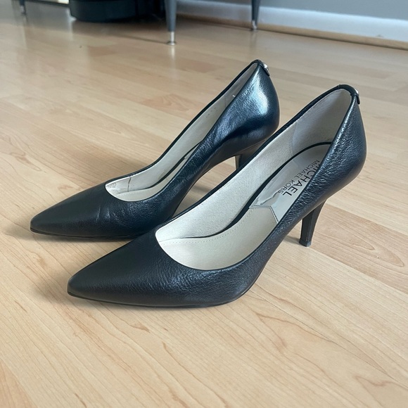 Michael Kors Flex Mid Pump size 6.5 - Picture 3 of 6